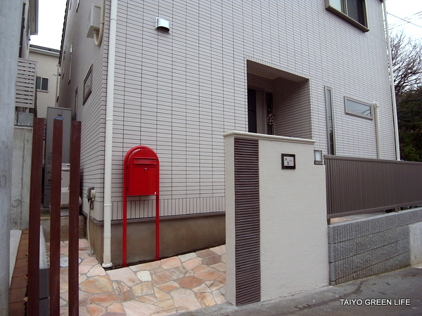 緩やかな坂の角地の外構 大和市