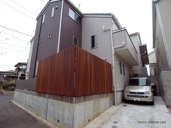 緩やかな坂の角地の外構 大和市