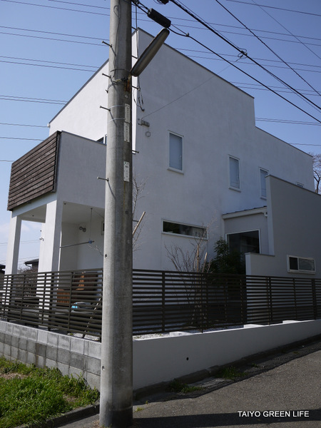 ルーバーフェンスでシンプルモダン　横浜市