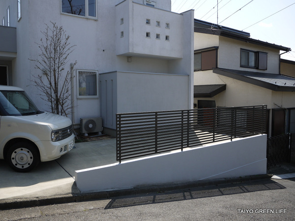 ルーバーフェンスでシンプルモダン　横浜市