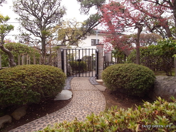 和洋折衷 クラシカルで閑静な庭　横浜市