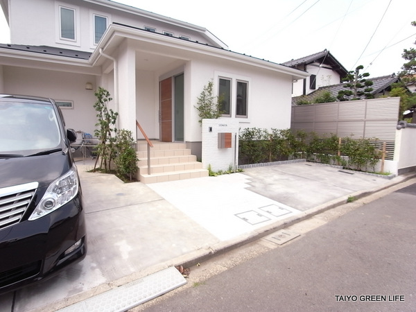 車椅子も楽々シンプルモダン外構　横浜市