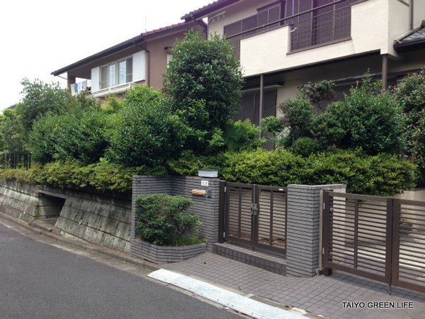 鬱蒼とした庭と門周りをリフォーム　横浜市